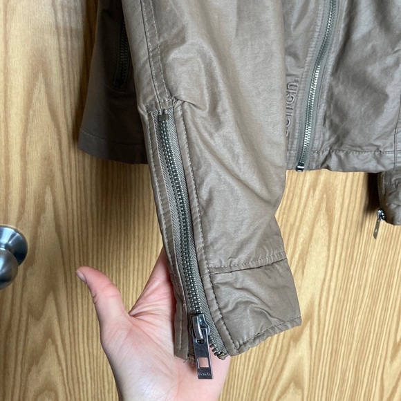 Bench Jacket - Picture 3 of 12